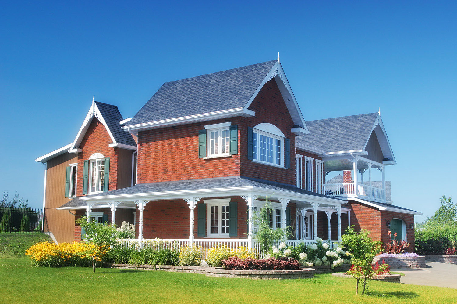 Large Rustic Style Brick House Large Rustic Style Brick House